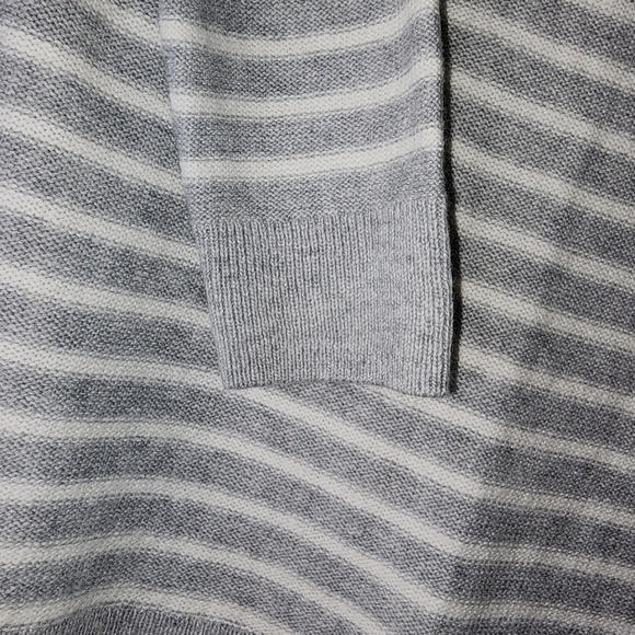 LUCKY BRAND women's gray striped layered v-neck long sleeve sweater SZ XS - Picture 6 of 8